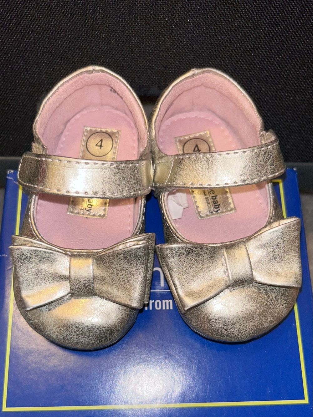 OshKosh B'gosh Metallic Gold Bow Mary Janes with Pink Lining
